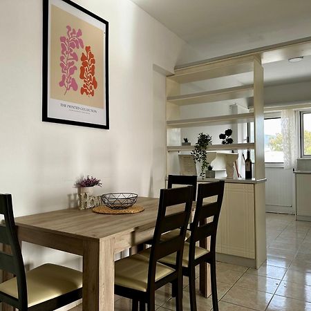 City Center, Cozy Apartment, With Amazing View, "2" 코스 타운 외부 사진