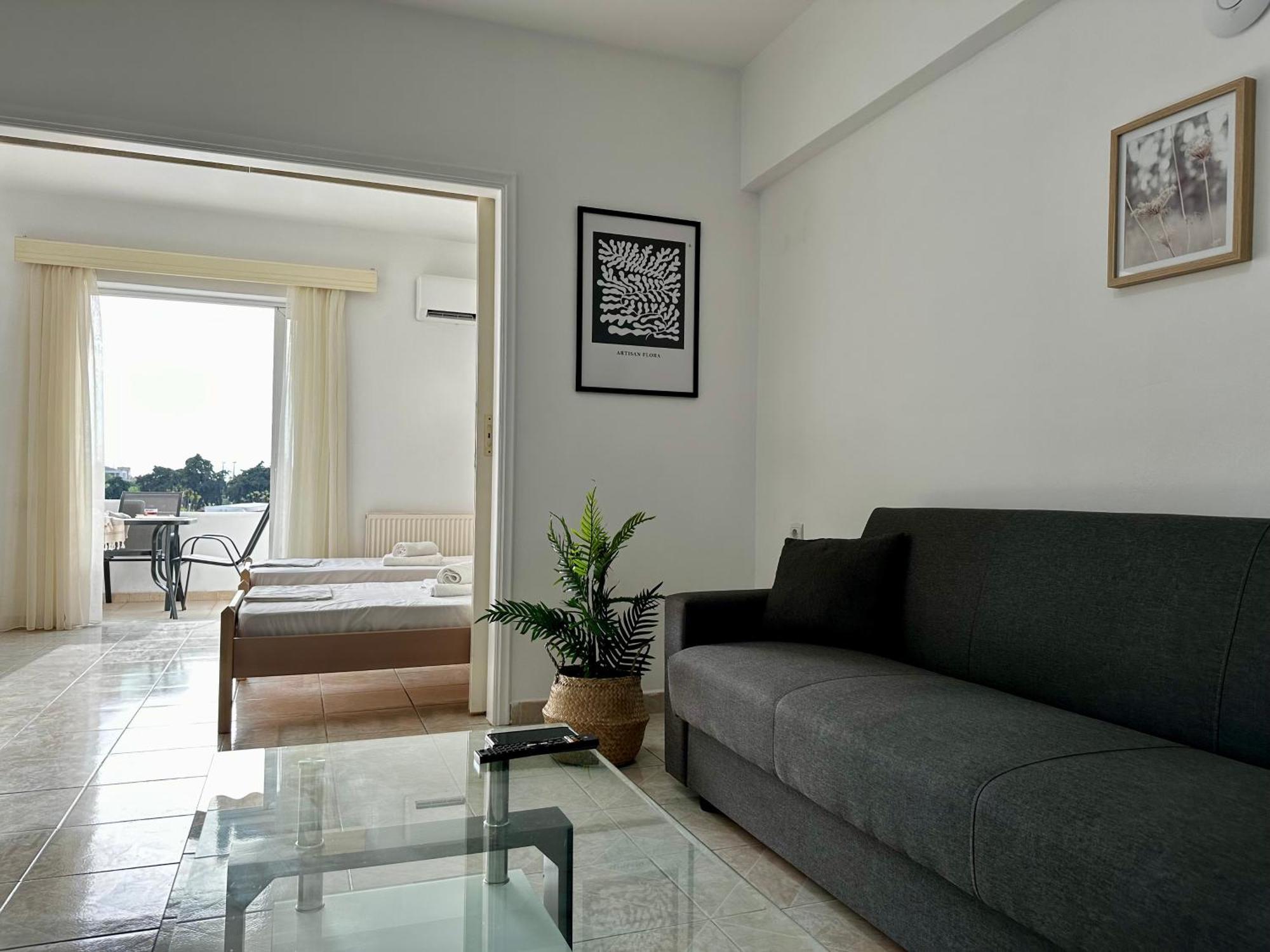 City Center, Cozy Apartment, With Amazing View, "2" 코스 타운 외부 사진